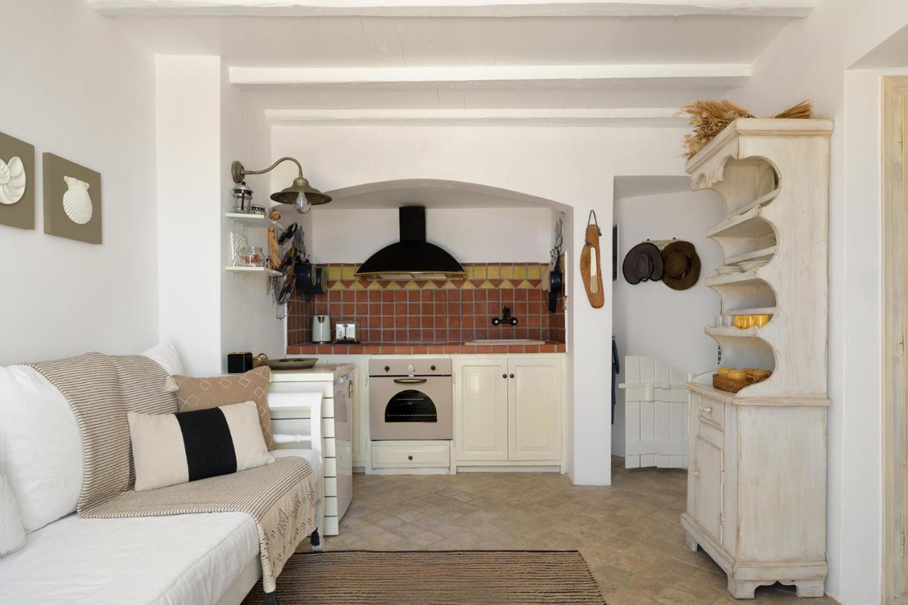 Ilivatos - Elegant Villa On The Caldera'S Edge Oia  Bagian luar foto