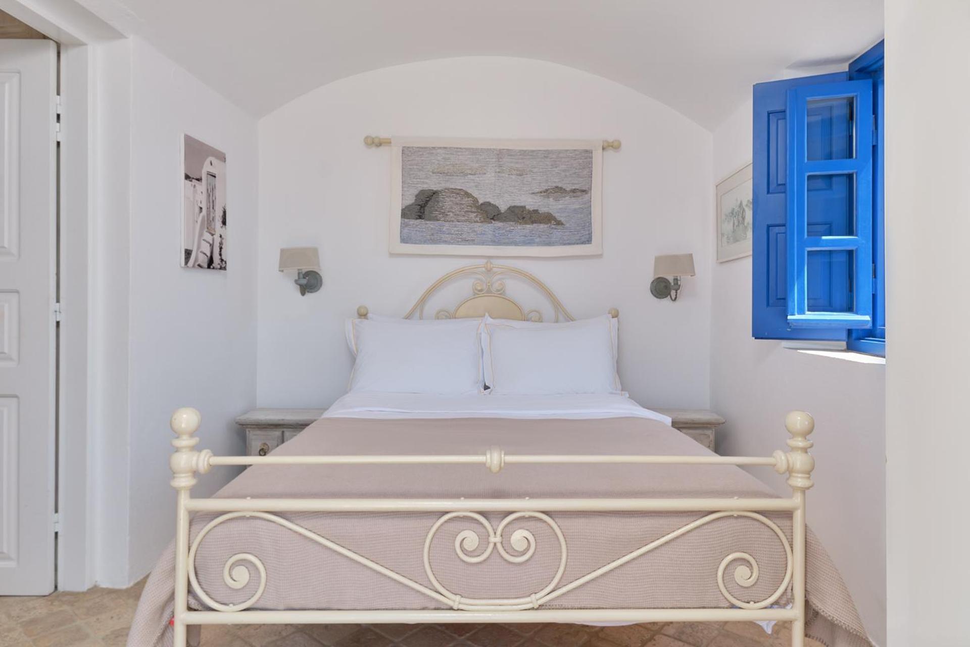 Ilivatos - Elegant Villa On The Caldera'S Edge Oia  Bagian luar foto