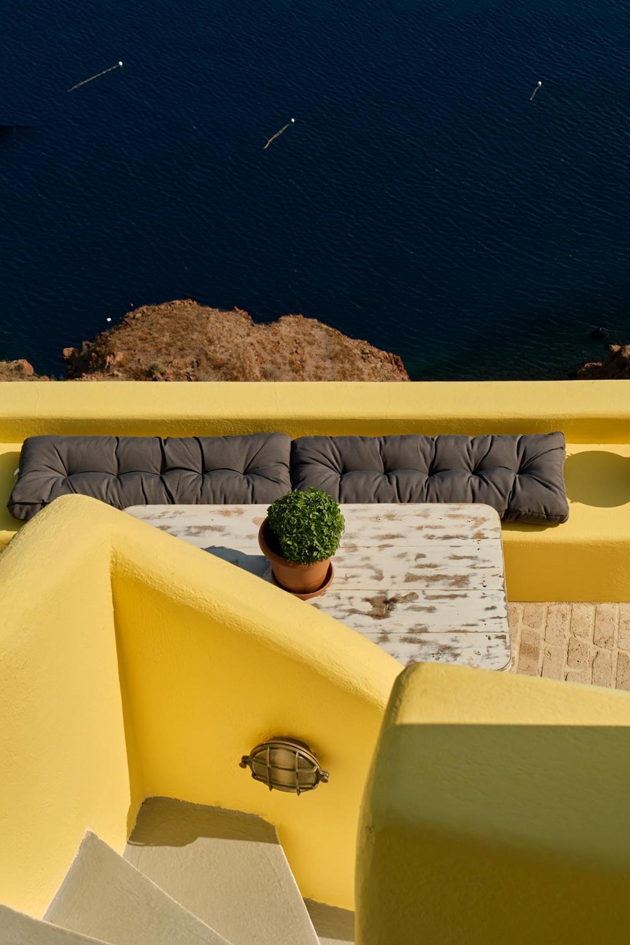 Ilivatos - Elegant Villa On The Caldera'S Edge Oia  Bagian luar foto