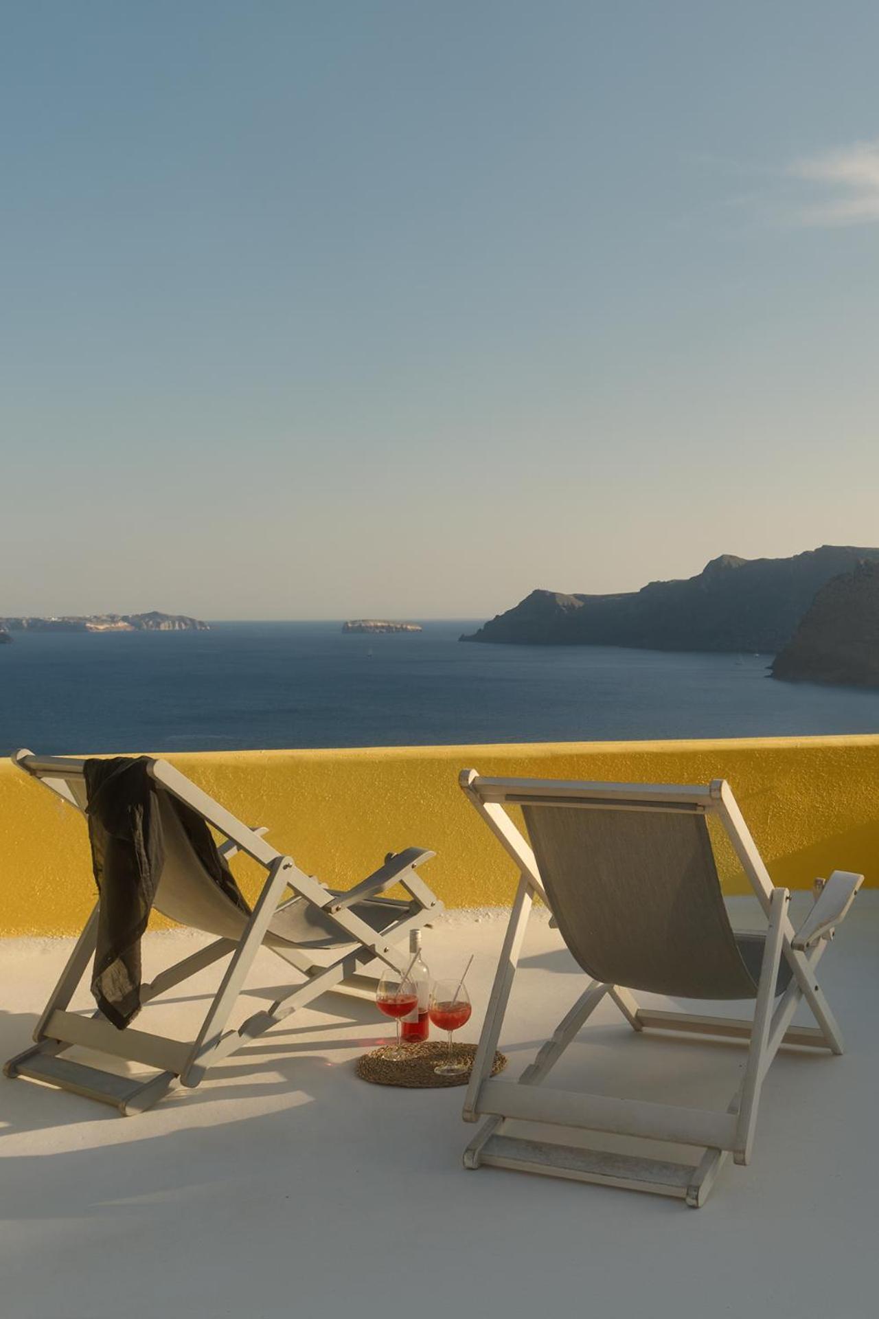 Ilivatos - Elegant Villa On The Caldera'S Edge Oia  Bagian luar foto