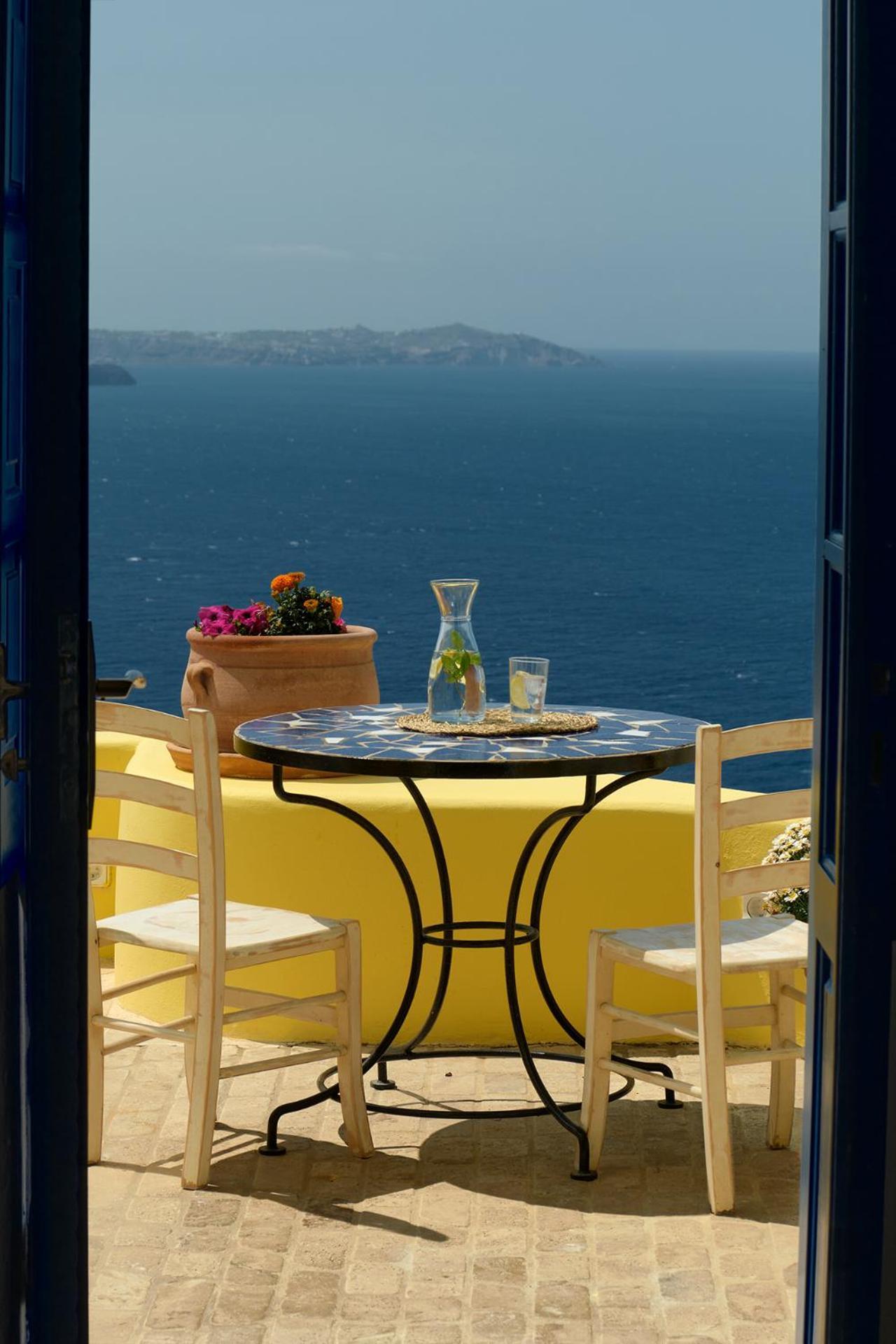 Ilivatos - Elegant Villa On The Caldera'S Edge Oia  Bagian luar foto