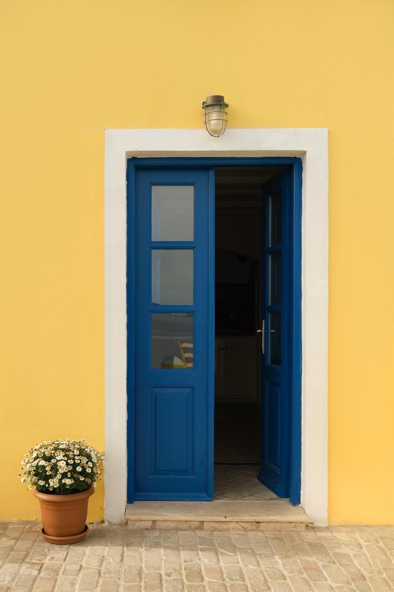 Ilivatos - Elegant Villa On The Caldera'S Edge Oia  Bagian luar foto