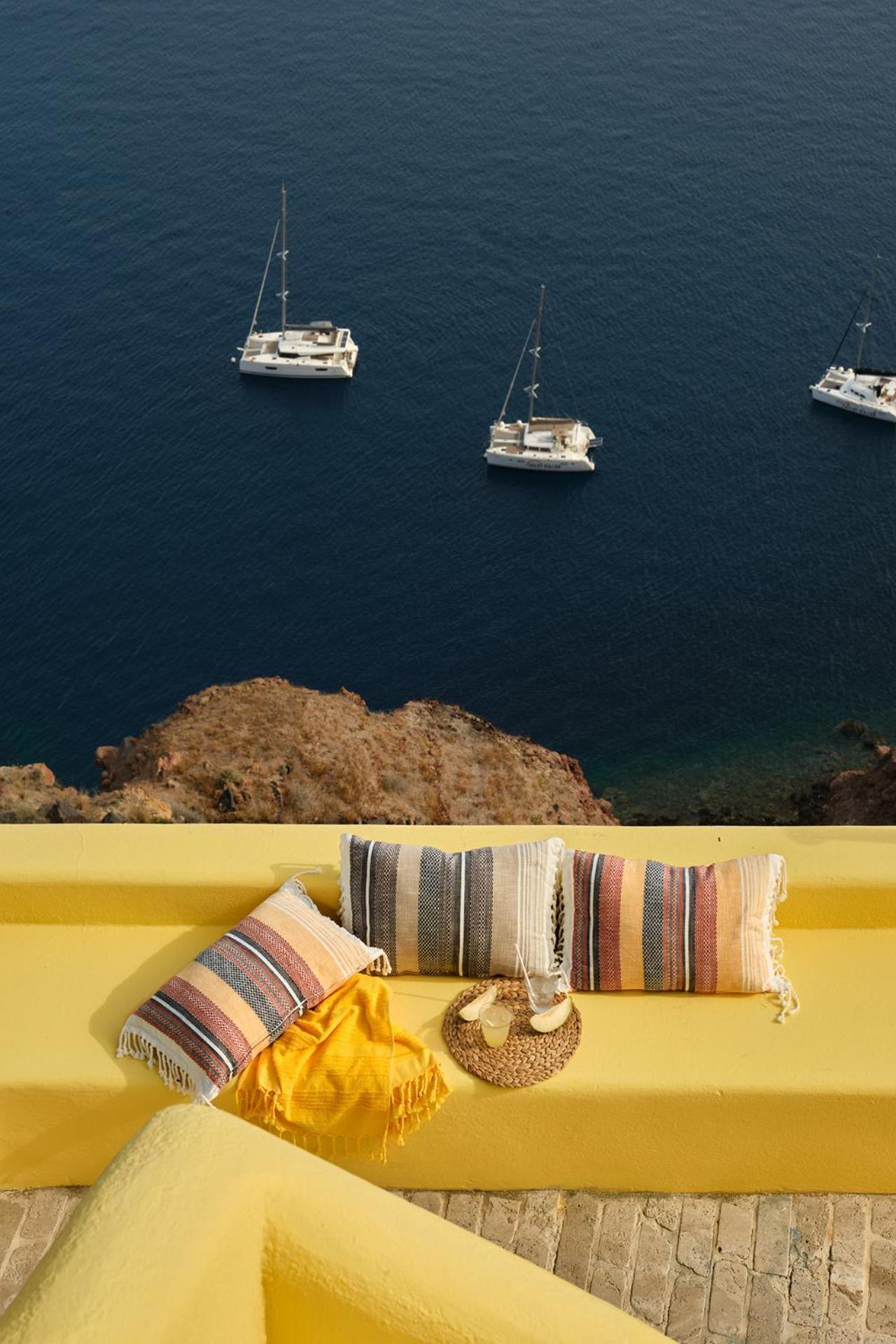 Ilivatos - Elegant Villa On The Caldera'S Edge Oia  Bagian luar foto