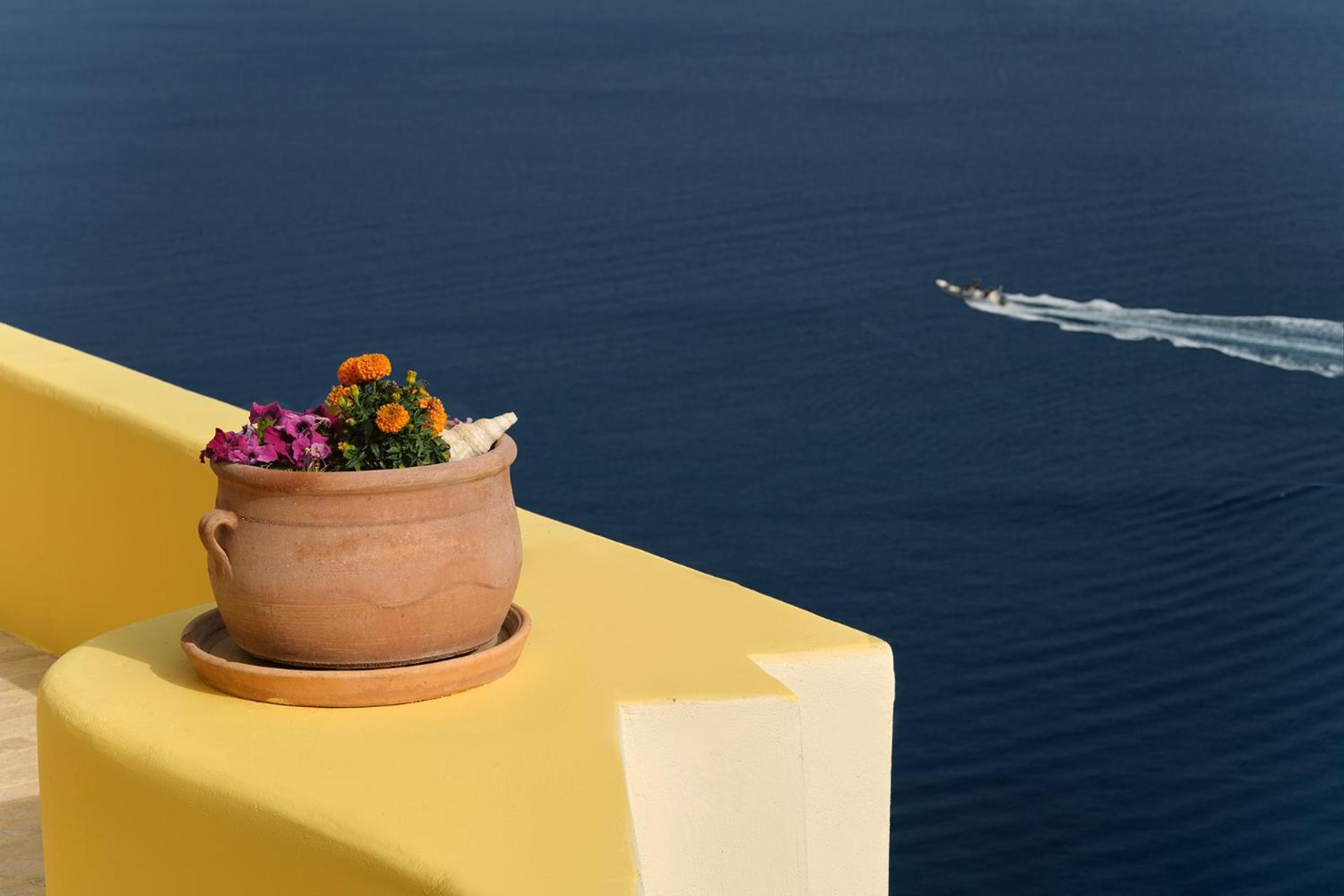 Ilivatos - Elegant Villa On The Caldera'S Edge Oia  Bagian luar foto