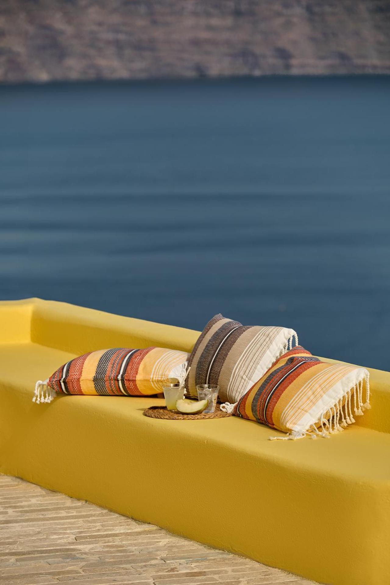 Ilivatos - Elegant Villa On The Caldera'S Edge Oia  Bagian luar foto
