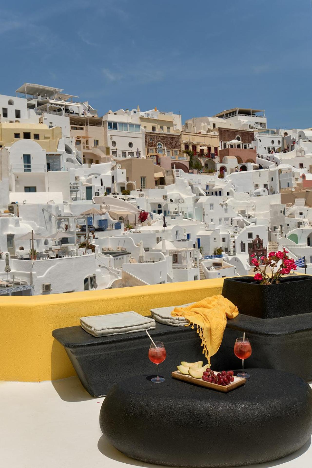 Ilivatos - Elegant Villa On The Caldera'S Edge Oia  Bagian luar foto
