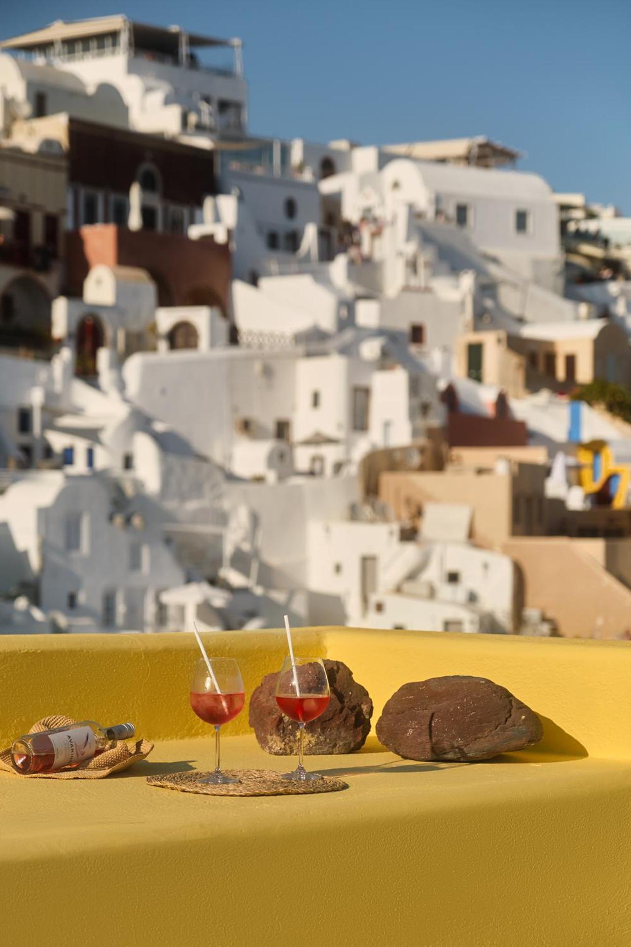 Ilivatos - Elegant Villa On The Caldera'S Edge Oia  Bagian luar foto